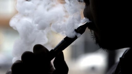 Обвиняем за продажба на вейпове остава за постоянно във варненския арест