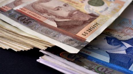 Шефката на НАП ще взема с 10% повече