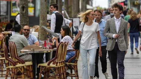 Нощните заведения във Франция отварят за посетители