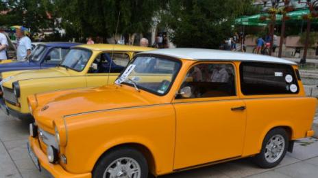 Най-шумен, най-тунингован: Трабант фест в Тетевен