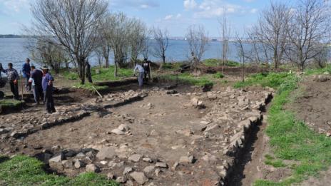 Рядък медальон откриха при разкопки в Бургас