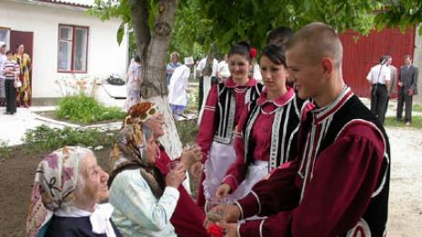 Младежи възраждат гагаузките традиции и култура