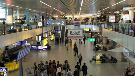 Технически проблем временно блокира летище в Амстердам