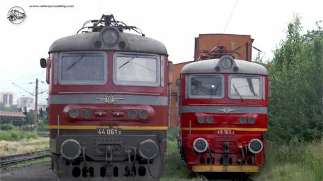 Локомотив на пътнически влак се запали край Летница