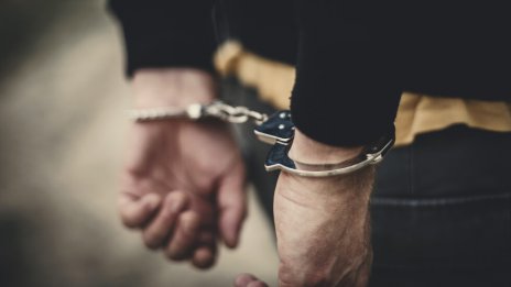 Задържаха варненски общинар с подкуп 4 000 лв.