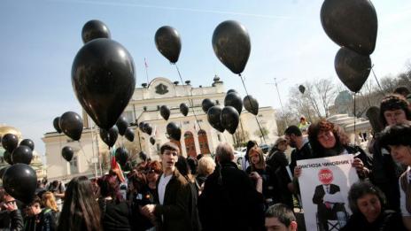 Майките на деца с увреждания: Оставката на Симеонов е само началото  
