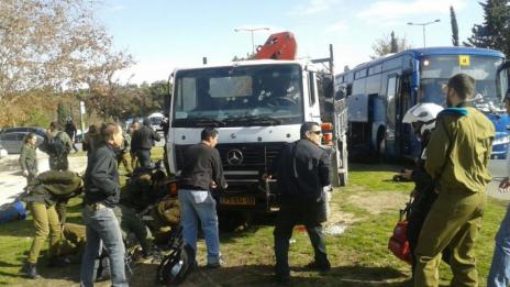  Камион се вряза в тълпа на пешеходна улица в Ерусалим