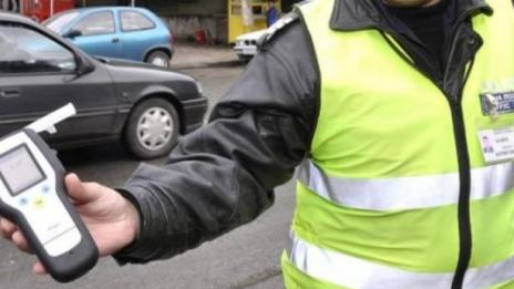 Спипаха пиян полицай зад волана