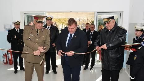 Каракачанов: Военноморското училище във Варна е еталон за ВУЗ в световен мащаб