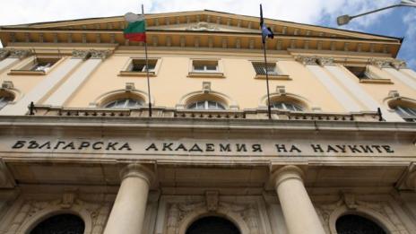 Учени от БАН разгадаха коронавируса, търсят терапия с фина дисекция на клетките