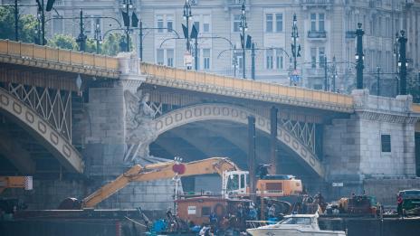 Намерени са още четири тела на жертви на потъналото в Дунав корабче