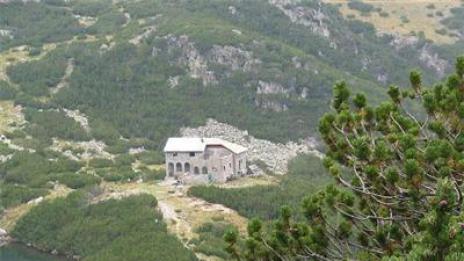 Планински спасители търсят млад мъж