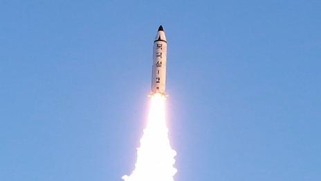 Северна Корея изстреля две ракети