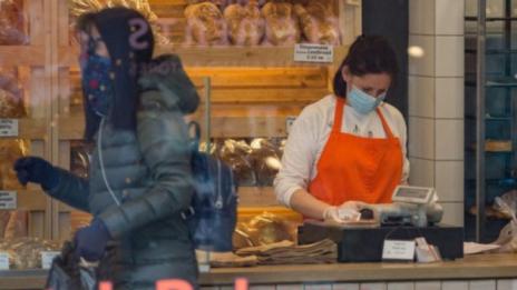 Ако вирусът е стълба, ние сме на последното стъпало, обясни математик