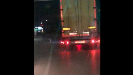 Турски тир помете спирка във Варна (ВИДЕО)