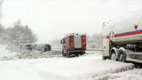 Бургас е под блокада, спряно е движението за Варна