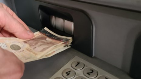 Средната заплата у нас достигна 2 000 лв.