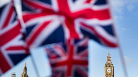 Повече от 70 000 българи да останат на Острова, поиска Борис Джонсън