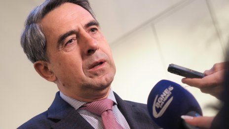 Плевнелиев: Правителствата се свалят в София, но се избират в страната