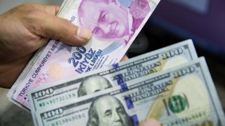 Турската лира удари рекордно дъно спрямо долара