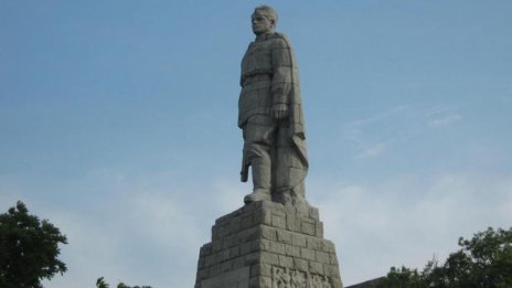  Русия обезпокоена от вандалския акт срещу "Альоша"