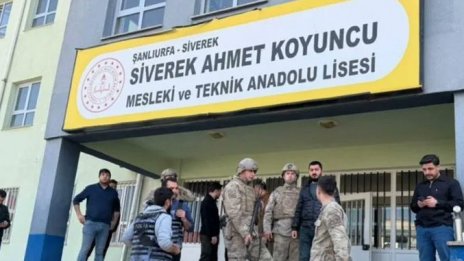 19-годишен рани 16 души в училище