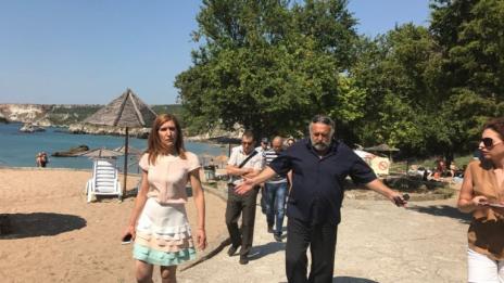  Министерството на туризма ще сезира прокуратурата за бариера пред плажовете на Русалка
