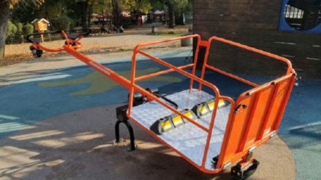 Вандализъм: Счупиха люлката за децата със специални потребности