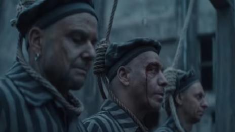 Rammstein разгневиха евреите, експлоатират Холокоста в нов клип  