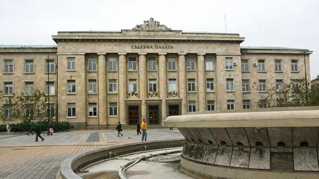 Съдят баща, пребил до смърт дъщеря си с точилка заради урок