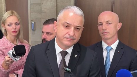 Предлагат само един учебник по предмет