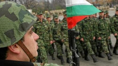 С 2,5 млн. лв. купуват 10 нови и 10 стари автобуса за армията