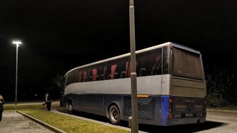 Глобиха италианка, возила се 4 часа в автобус