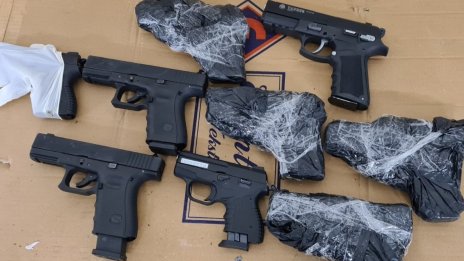Турски тираджия опита да мине границата с 9 бойни пистолета