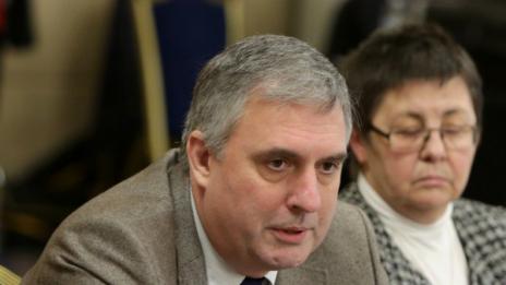 И Калфин не знае кои пенсионери ще са с надбавки за Коледа