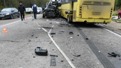 13 жертви при катастрофа между микробус и автобус край Москва