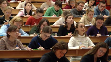 Дават още пари на ВУЗ-овете с повече студенти по математика