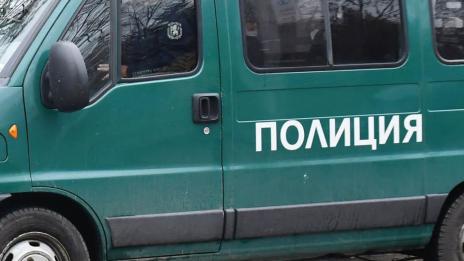 Млад мъж се простреля в дома си