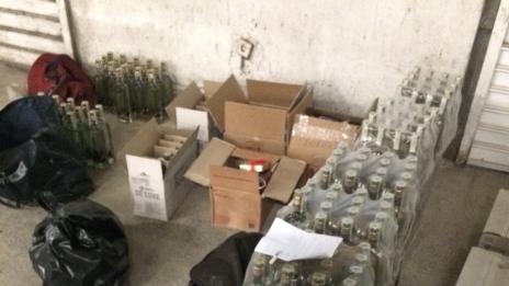 Митничари откриха над 300 бутилки водка в автобус с пътници