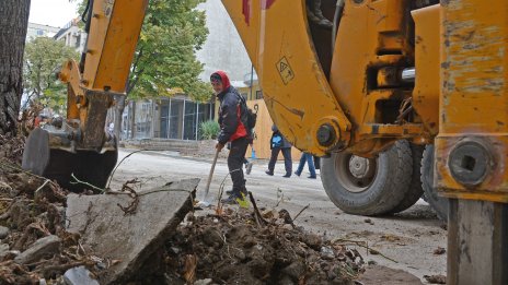 Удължиха срока за благоустрояване на междублокови пространства, детски, спортни площадки и улици във Варна