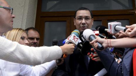 Румънският премиер се оттегля от лидерството на партията