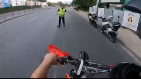 Закопчаха двама непълнолетни мотоциклетисти в Аксаково