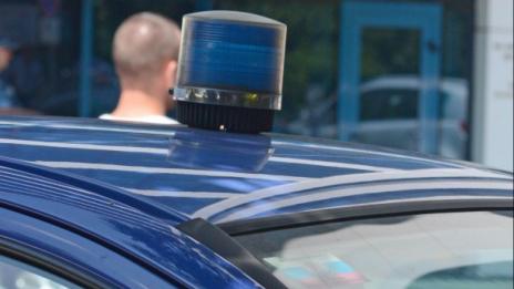Арестуваха пиян сватбар, замерял с чаша полицаи