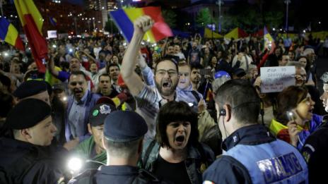 Румънците отново на протест срещу реабилитация на корумпирани политици