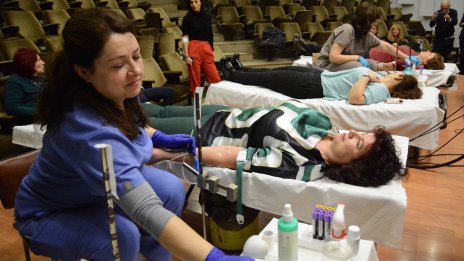 Служители и граждани се включиха в кампания по кръводаряване в Община Варна