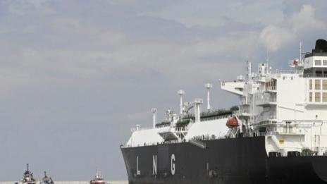 Танкер с втечнен газ заседна край остров Крит