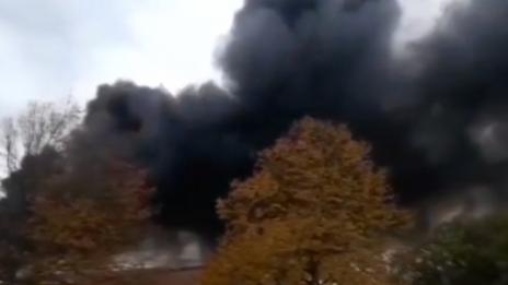 Огромен пожар във фабрика за гофрети задими Брюксел 