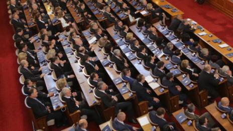 В НС: Да дойде чистачката на Борисов, щом няма министри