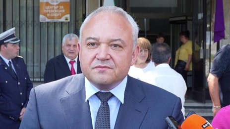 Демерджиев пусна кадри от спецакцията във варненския район "Приморски"