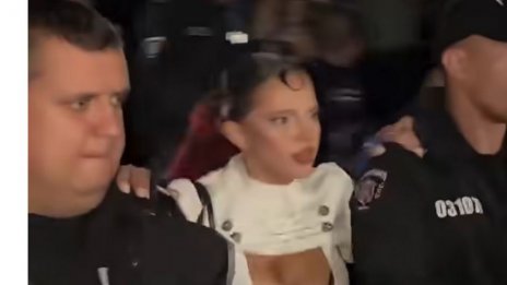 Дара е изведена с полиция след концерта по случай Деня на Варна ВИДЕО